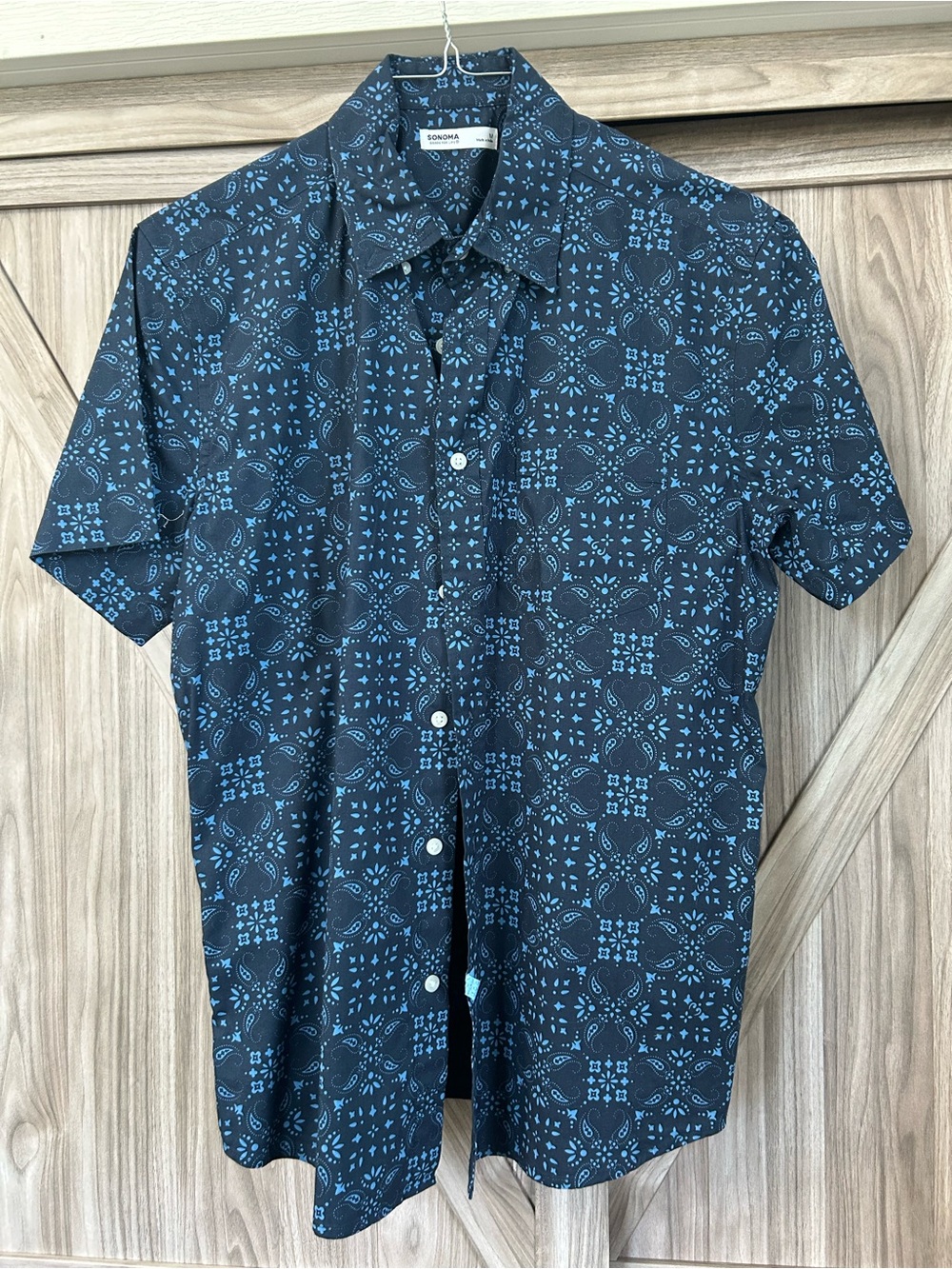 Sonoma Navy Blue Short Sleeve Button-Up with Light Blue Geometric Print
